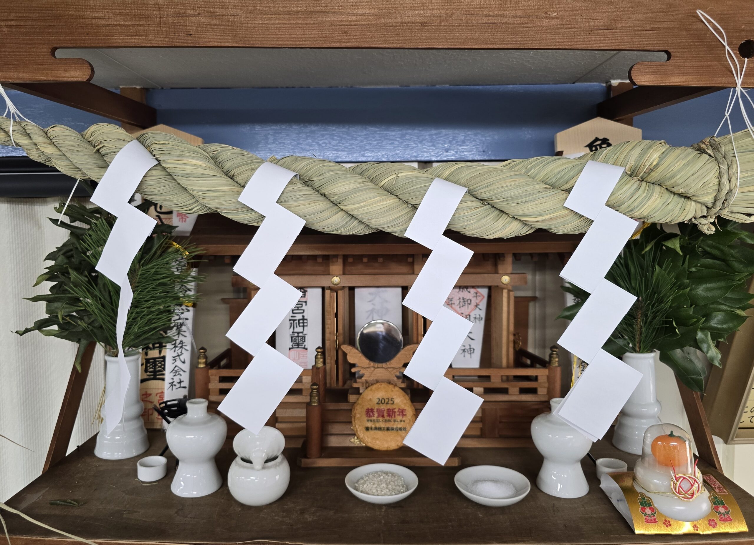 恭賀新年　明けましておめでとうございます。本年もどうぞ宜しくお願い申し上げます。